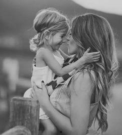 吃瓜人拍照搞笑姿势视频,吃瓜人拍照瞬间，笑料百出！