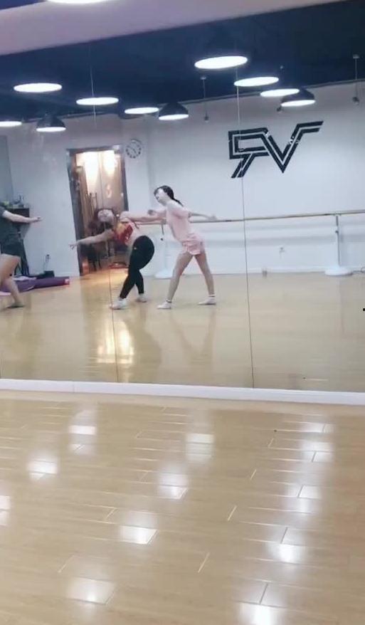 吃瓜吧舞蹈视频大全集完整版,动感舞步，欢乐无限